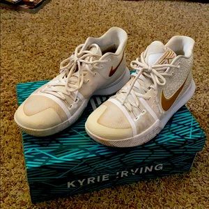 Kyrie 3 sneakers